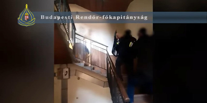 Angliából irányított unokázós hálózatot számoltak fel a rendőrök, 87 csalót fogtak el – videó
