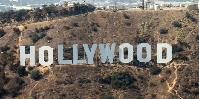 Hat embert letartóztattak, miután átírták a Hollywood-feliratot