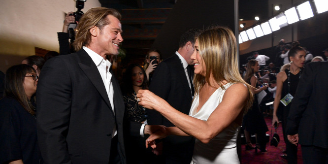 Izgatottak a rajongók: a rejtélyes férfi Jennifer Aniston fotóján Brad Pitt is lehet