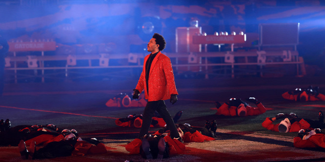 Super Bowl Halftime Show: látványosra sikerült a The Weeknd hétmillió dolláros bulija- Videó