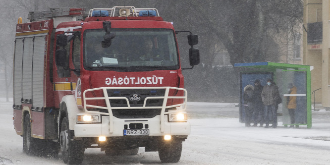 Kora délutánig kétszázhúsz helyen avatkoztak be a tűzoltók