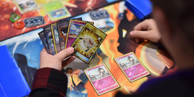 Elloptak 80 millió forint értékű Pokémon-kártyát