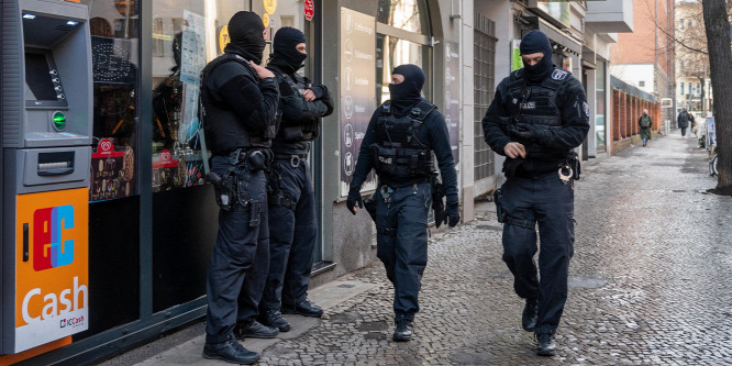 Több száz rendőr razziázott Berlinben, rivális külföldi bandák voltak a célpontok