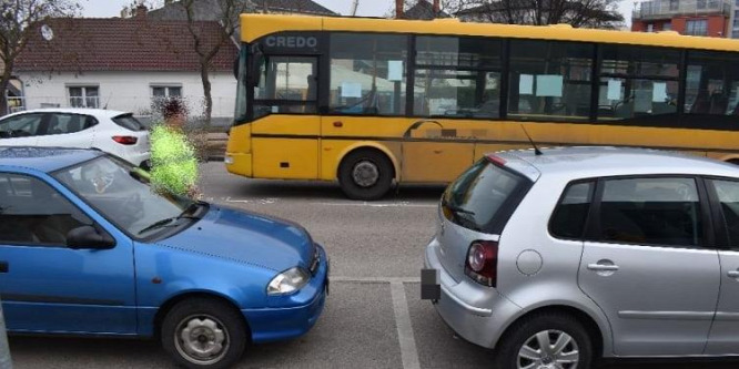 Gyerekmotorral hajtott egy busz elé egy kétéves fiú Győrött