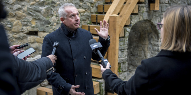 Rövid időn belül harmadszor emelkedik a pécsi képviselők tiszteletdíja