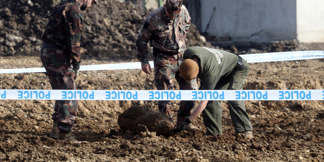 Világháborús légibombát találtak Miskolcon - képek