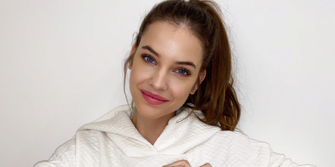 Miniatűr szoknyát vett fel Palvin Barbara – fotók