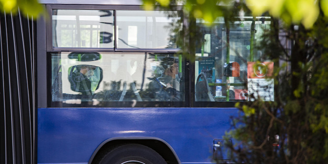 Háromgyerekes apa a buszsofőr, aki megkéselt egy rá támadó részeg fiatalt