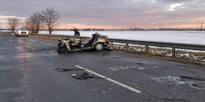 Keresik a rendőrök, hogy ki látta a balesetet, amelyben egy négytagú család halt meg