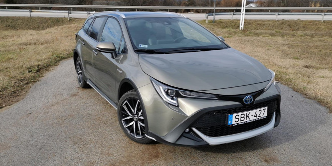 Az éhezők diadala - Toyota Corolla Trek 1.8 Hybrid teszt