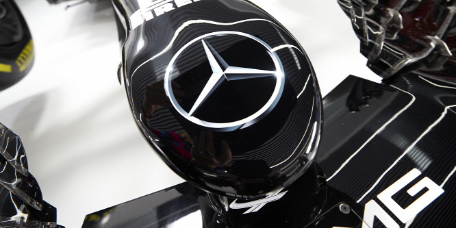 Már most kezdhetnek aggódni a riválisok a titkolózó Mercedes miatt?