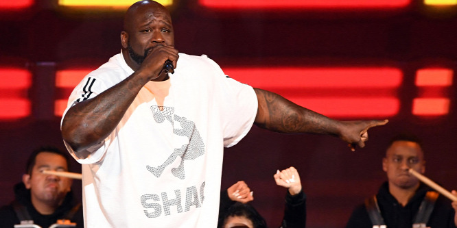 Shaquille O'Neal két asztalt is összetört egy pankrátormeccsen - videó