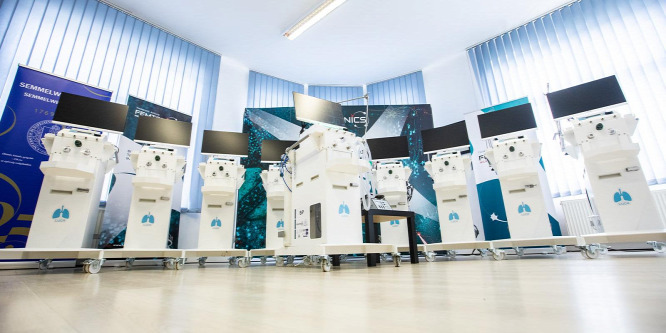 Magyarország 20 lélegeztetőgépet és 20 ezer védőmaszkot ad Libanonnak - videó