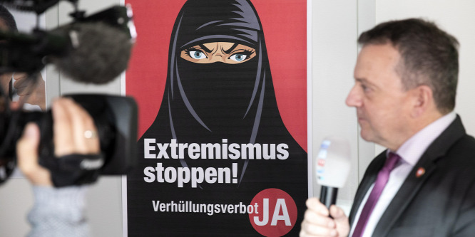 Döntött Svájc: tilos lesz a burka és nikáb viselése