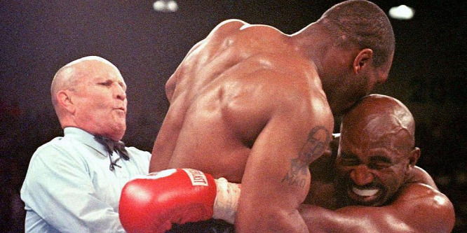 Megtépázott marihuánás Holyfield-fület dob a piacra a bokszlegenda