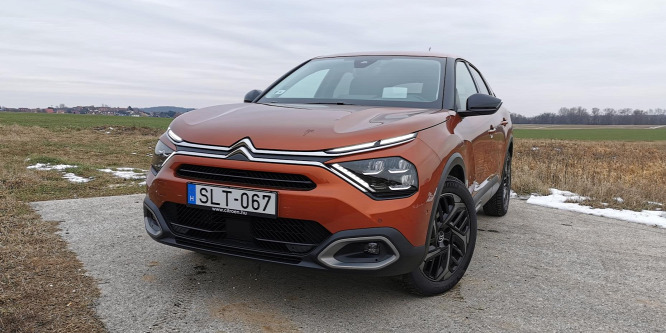 Három henger, összkomfort - Citroën C4 1.2 Shine Plus teszt