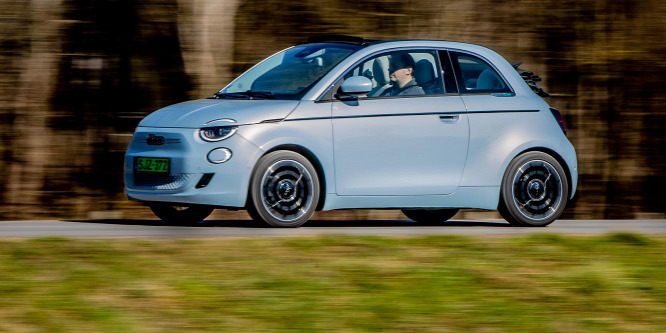Hasonlít a régihez, de van egy döntő különbség - Fiat 500e Cabrio menetpróba