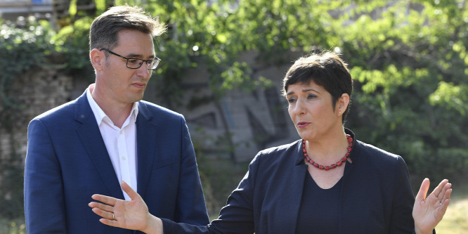 A Fidesz elmagyarázta Karácsonynak, hogy hova kellett volna a nemzeti zászlókat kirakni március 15-én
