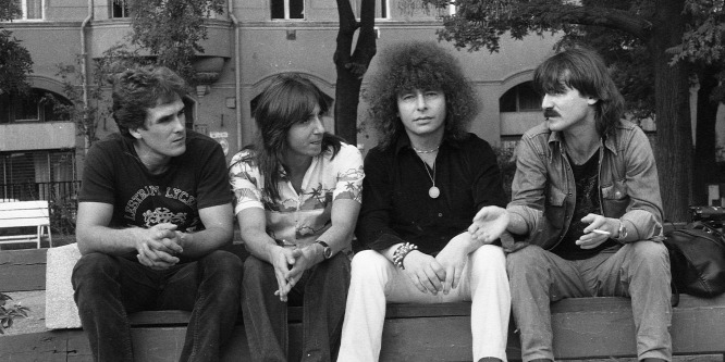 Máté Péter-díjat kapott a legendás gitáros: "Megható volt ez a sok-sok szeretet, amit küldtetek nekem"