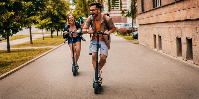Fontos változások : jogosítvány és kötelező biztosítás is kell az elektromos rollerre