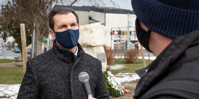 Gyurcsány polgármestere hirdetéssel próbálja elterelni a figyelmet a vakcina-visszaszállítós botrányáról