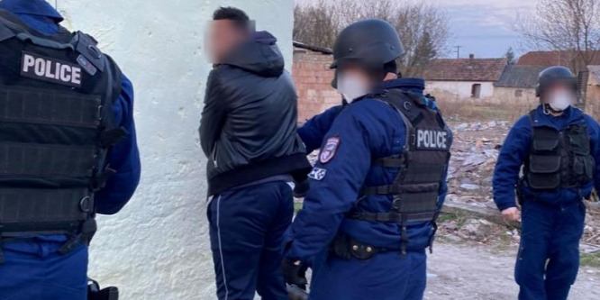 Azzal fenyegette volt barátnőjét egy siófoki férfi, hogy levágja a fejét