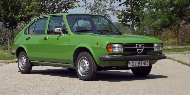 Lepipálta az els Golfot, de volt egy nagy hibája - Alfa Romeo Alfasud 1.3 veteránteszt