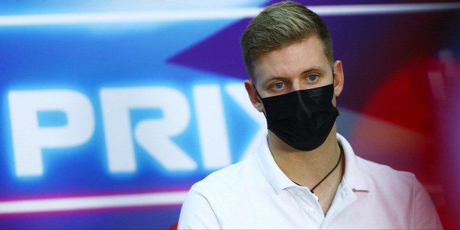 Haas: Mi kértük meg a Ferrarit, hogy hozzánk ültessék be Schumachert