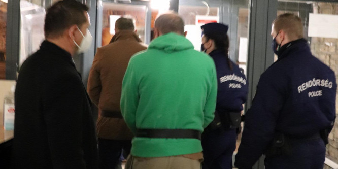 Szinte bűvészi trükkel verték át az euró váltásakor az embereket a Nyugati pályaudvarnál