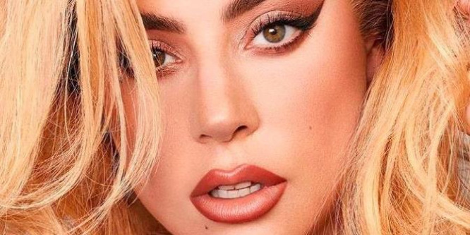 Ilyet is ritkán látni: Lady Gaga kidobott mellekkel és bugyi nélkül pózolgat - Fotó (18+)