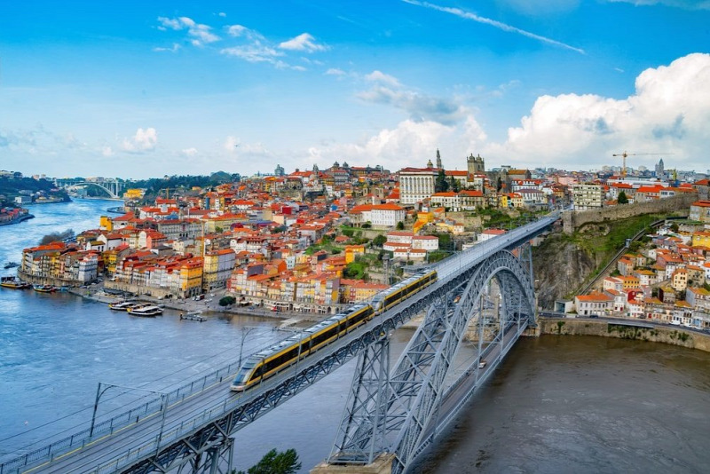 Az Erasmus Life Lisboa nevű szervezet Erasmusos házak üzemeltetésével is foglalkozik.
