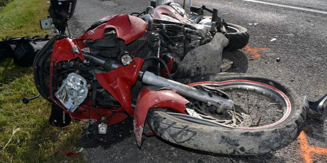 Meghalt egy motoros nő a 82-es főúton