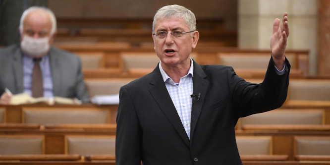A baloldal Gyurcsány Ferenc vezetésével ma is országgyűlési határozatban követeli a kínai és orosz vakcinák használatának felfüggesztését