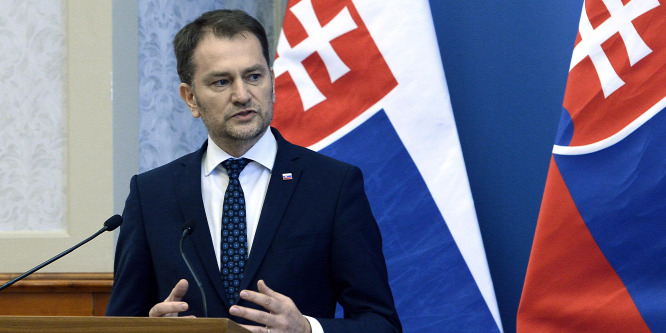 Egy pohár vízzel öntötte arcon a volt szlovák kormányfőt egy képviselő a parlamentben - videó