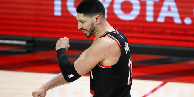 30 lepattanót szedett a Portland centere, rangadót nyert a Lakers az NBA-ben