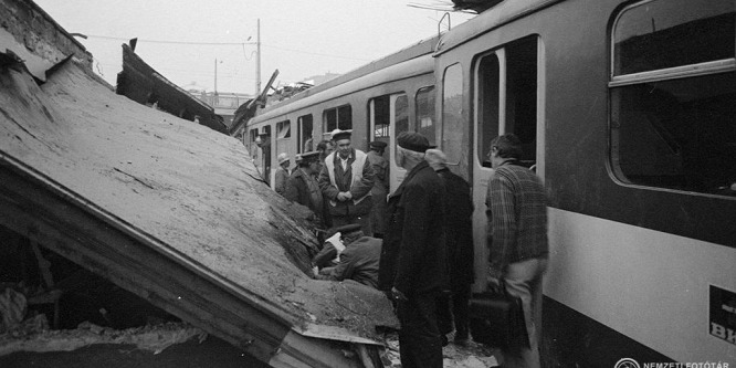 18 halott, rengeteg sérült: soha nem látott képek a budapesti HÉV-tragédiáról