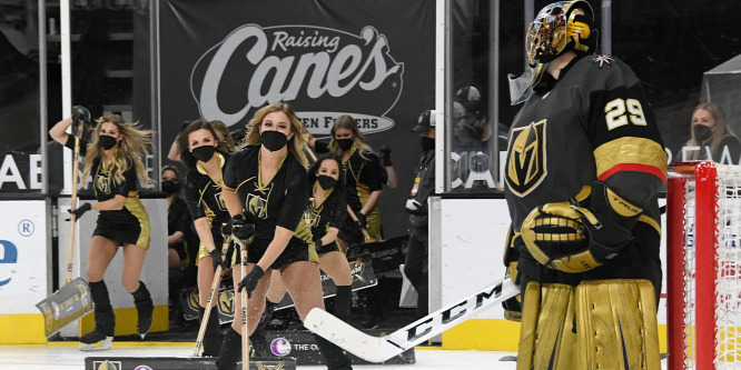 Pályafutása 485. NHL-meccsét nyerte meg az olimpiai bajnok hokikapus