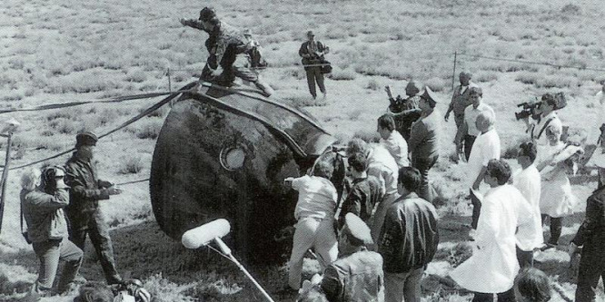 Holtan érkezett vissza a Földre az első űrállomás személyzete