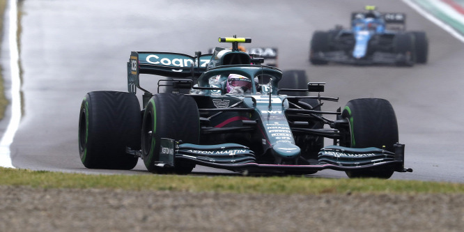 Vettel: A felügyelők talán kávét főztek bíráskodás helyett