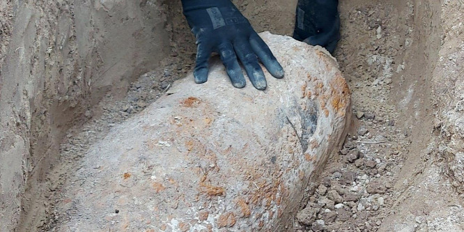 Egy százkilós világháborús bombát hatástalanítottak Komáromban