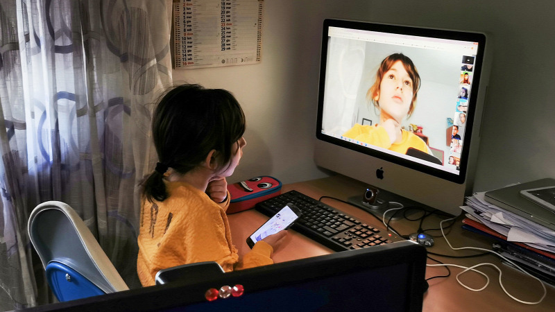 A laptopod előtt ülve biztosan neked is az eszedbe jutott az a bűnös gondolat, hogy inkább a közösségi médián töltsd el az idődet.