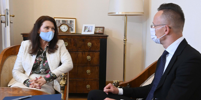 Svédországgal a gazdaság- és a védelempolitikai együttműködés is sikeres