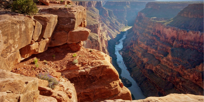 Felborult a tutajuk a Colorado folyón, meghalt egy idős nő