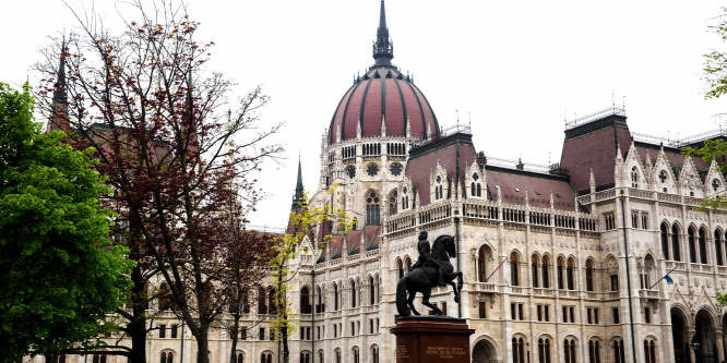Az Országgyűlés előtt a jövő évi óriási adócsökkentési csomag