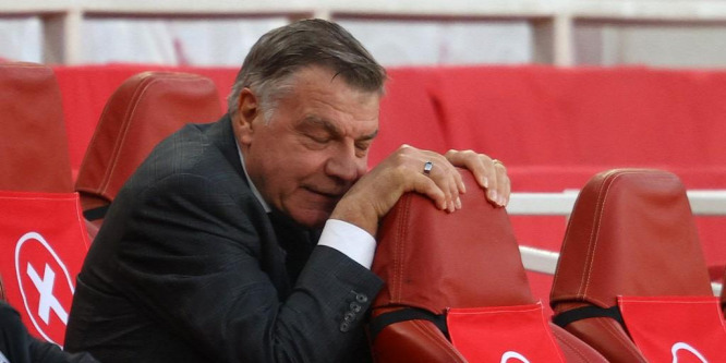 Először esett ki a csapatával a Premier League-ből, távozik a korábbi szövetségi kapitány