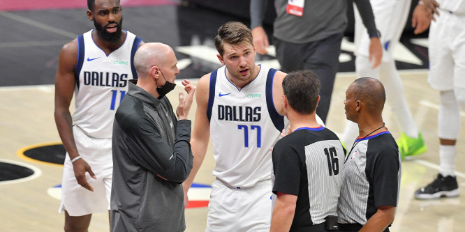 Hasba vágta ellenfelét az NBA sztárja, ezzel magyarázta cselekedetét - videó