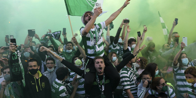 Erőszak lett az ünneplésből: a Sporting-szurkolók összecsaptak a rendőrökkel - videó