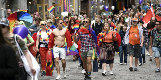 Kitiltották és megfenyegették a fehér embereket a franciaországi Pride felvonulás szervezői