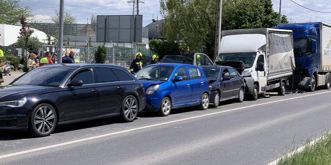 Tömegkarambol volt Óbudán - képek