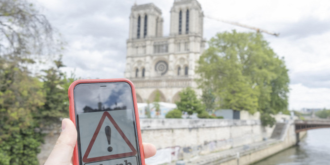 Megint lezárták a Notre-Dame előtti teret